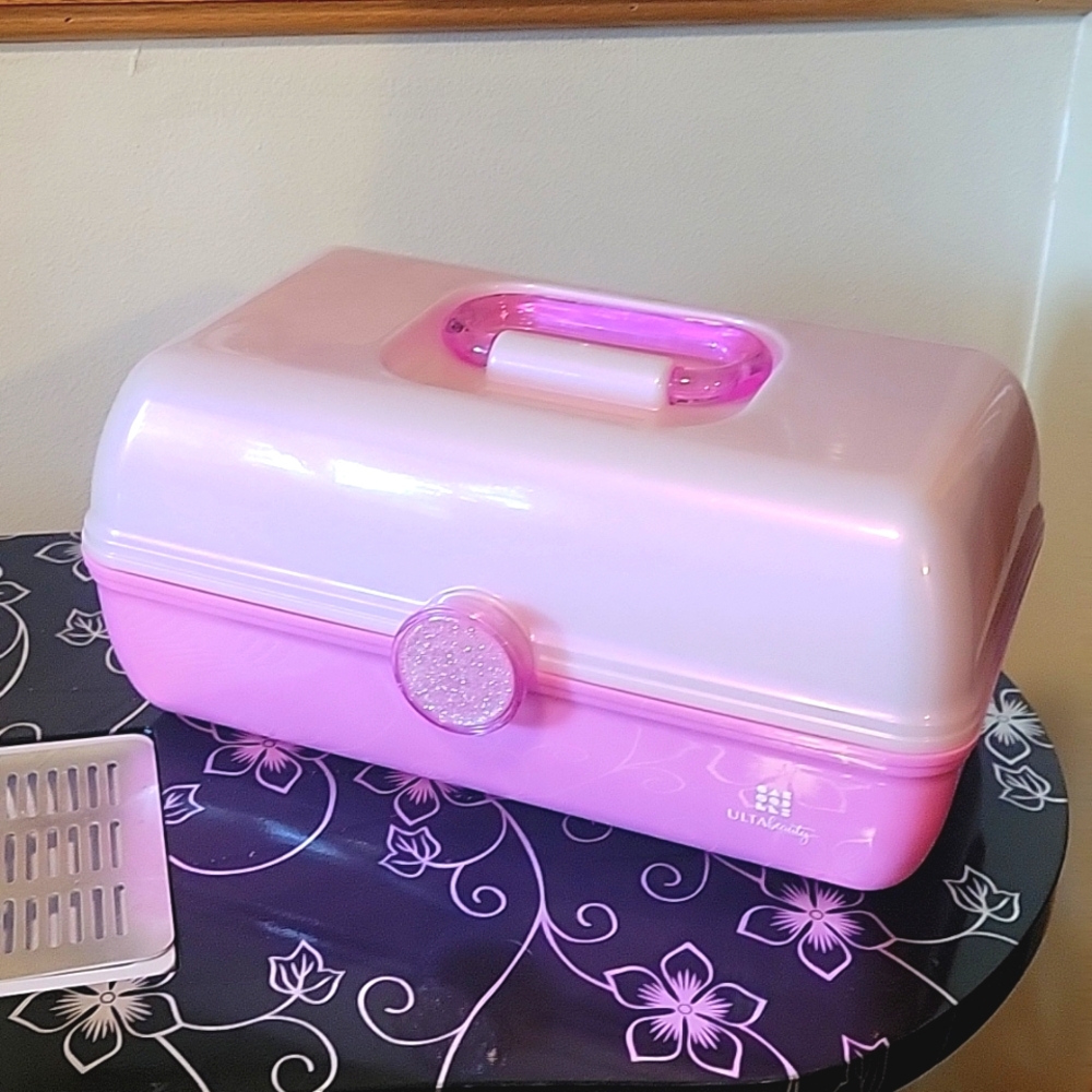 Large pink Caboodles